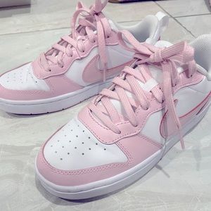 Nike Court Borough Low 2 SE SIZE 7/7.5